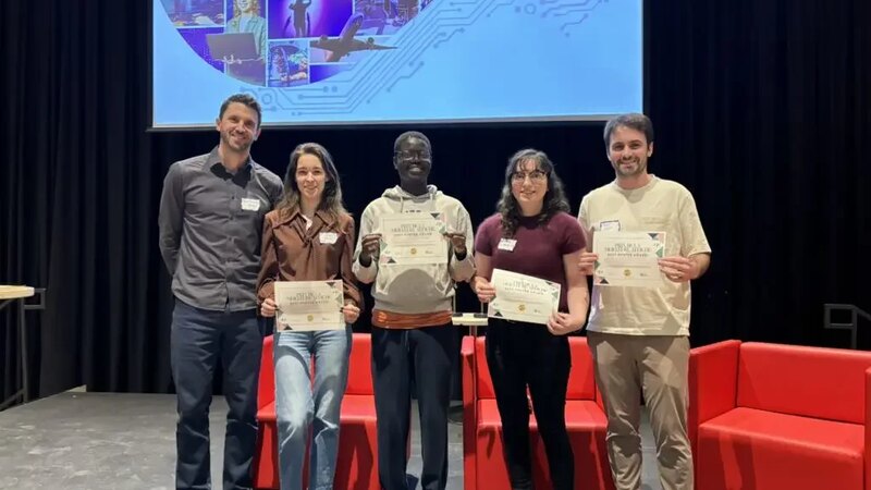 The best poster award winners on stage at the first IID scientific day, each holding a certificate.